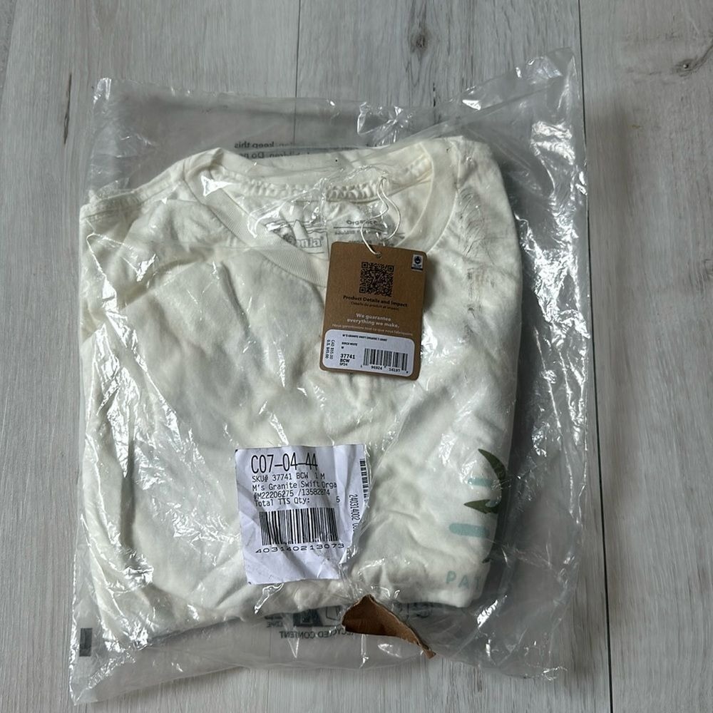 Patagonia Men's‎ Granite Swift Organic T-Shirt Size Medium Birch White NWT - Picture 3 of 4
